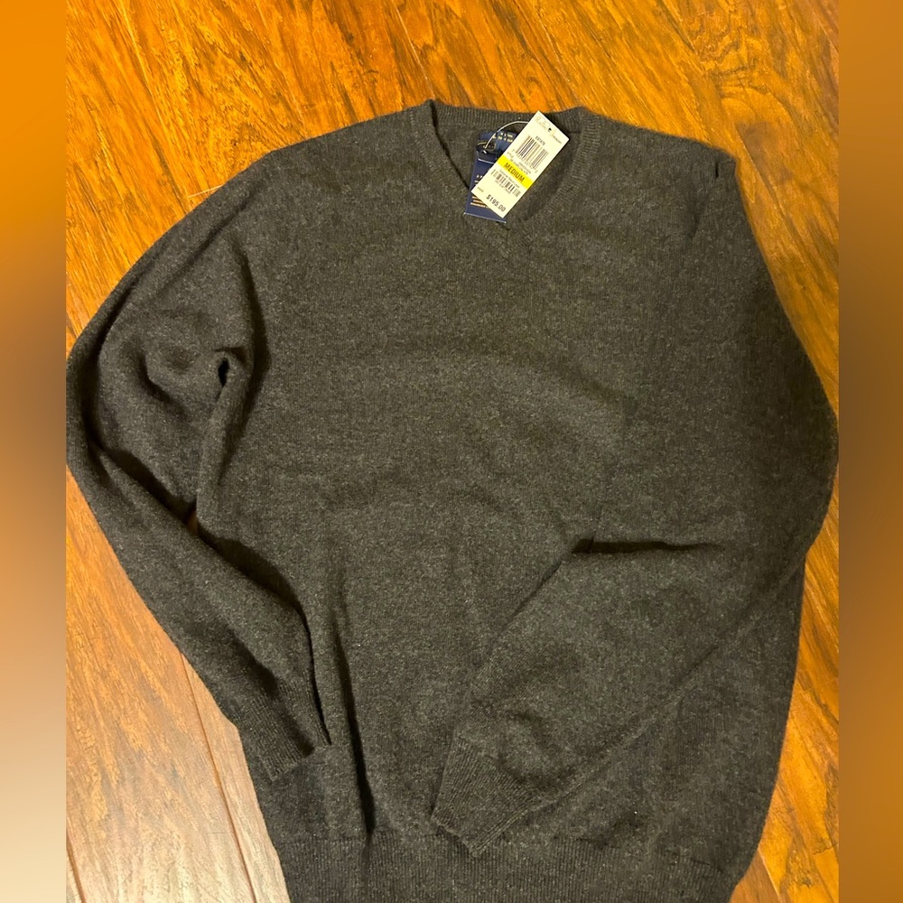 2-ply Cashmere
Medium
NWT
Color charcoal